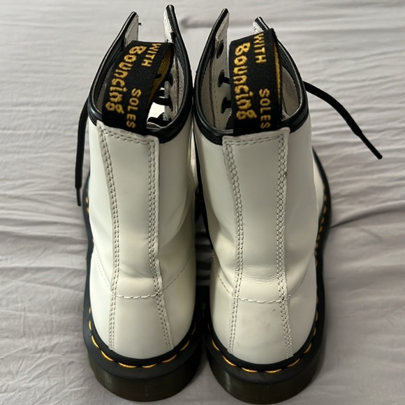 Doc Martens 1460 Smooth Leather White Combat Boots (Like New) - Picture 5 of 10